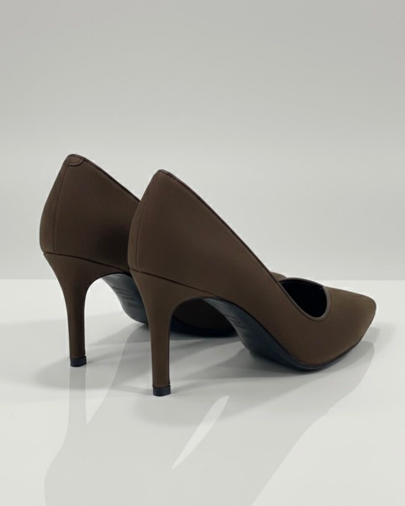 Scarpe décolleté marroni scamosciate a punta con tacco alto a spillo - retro tacco.