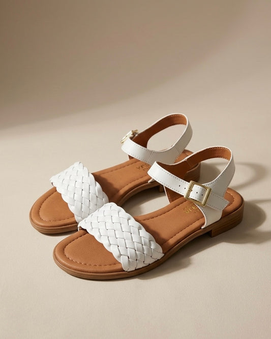 Sandali bassi bianchi con fascia larga anteriore lavorata a intreccio e cinturino regolabile alla caviglia - Buttò Calzature.