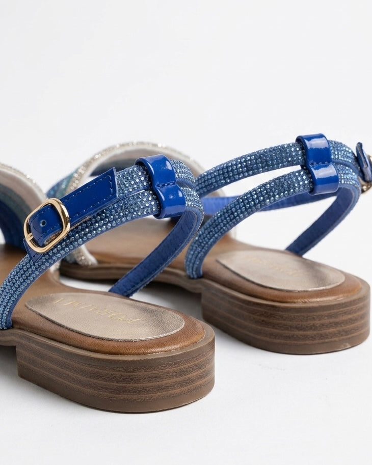 Sandali bassi con pianta cuoio e fascia a listini multipli sfumati in blu, azzurro e argento con micro-strass luminosi e cinturino alla caviglia - Buttò Calzature - retro.