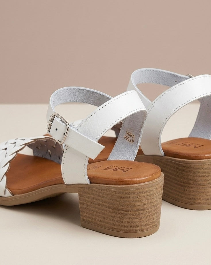 Sandalo basso donna in vera pelle bianca con fascia frontale intrecciata cinturino alla caviglia e plantare memory foam Buttò Calzature - retro.