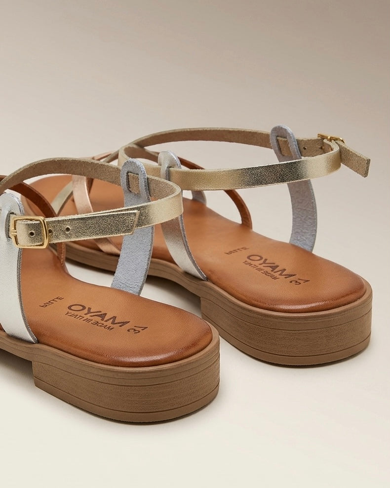 Sandalo basso infradito donna in vera pelle laminata platino oro e argento con listini incrociati e plantare memory foam Buttò Calzature - retro.