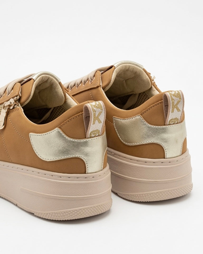 Sneakers Keys da donna in nabuk color cuoio con dettagli laminati oro, zip laterale decorativa e suola platform alta beige-retro scarpa.