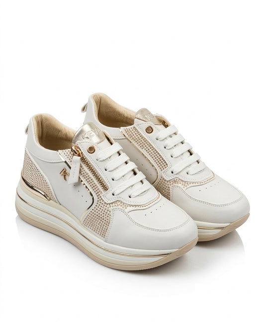 Sneakers Keys da donna in pelle bianca con inserti laterali in strass dorati, suola platform e chiusura con zip e lacci.
