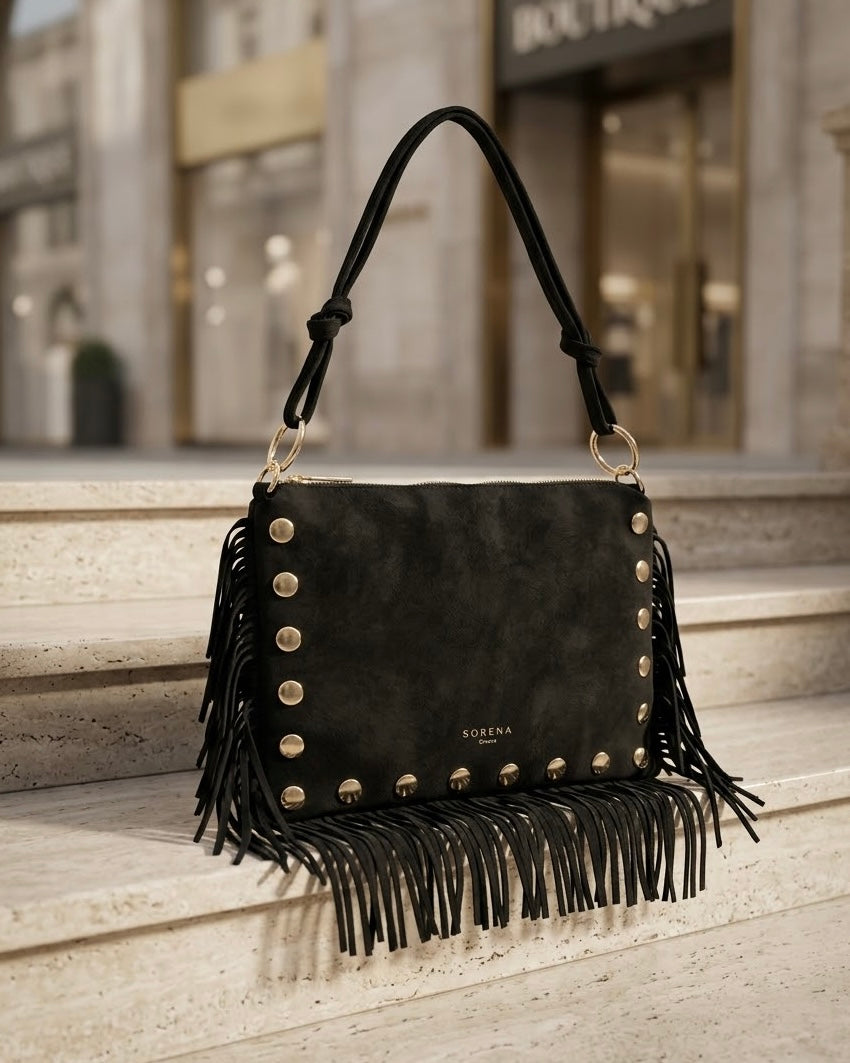 Borsa a spalla Sorena prodotta in Grecia in camoscio nero con borchie metalliche dorate e frange laterali - Buttò Calzature.