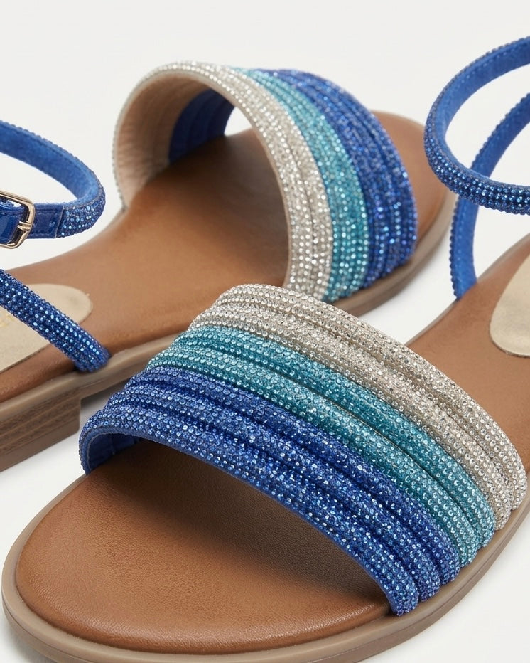 Sandali bassi con pianta cuoio e fascia a listini multipli sfumati in blu, azzurro e argento con micro-strass luminosi e cinturino alla caviglia - Buttò Calzature - dettaglio.