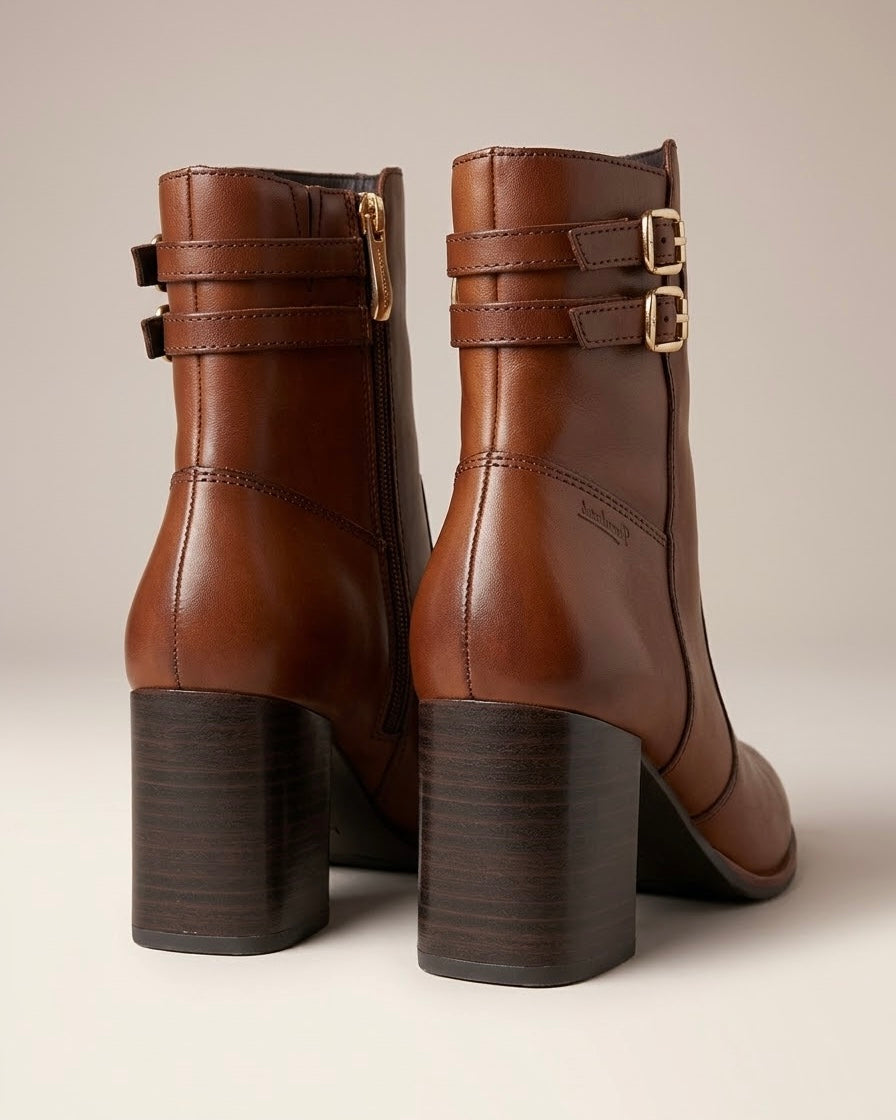 Stivaletti tronchetti Tamaris in vera pelle cuoio con tacco largo e doppi cinturini con fibbie dorate - Buttò Calzature - retro.