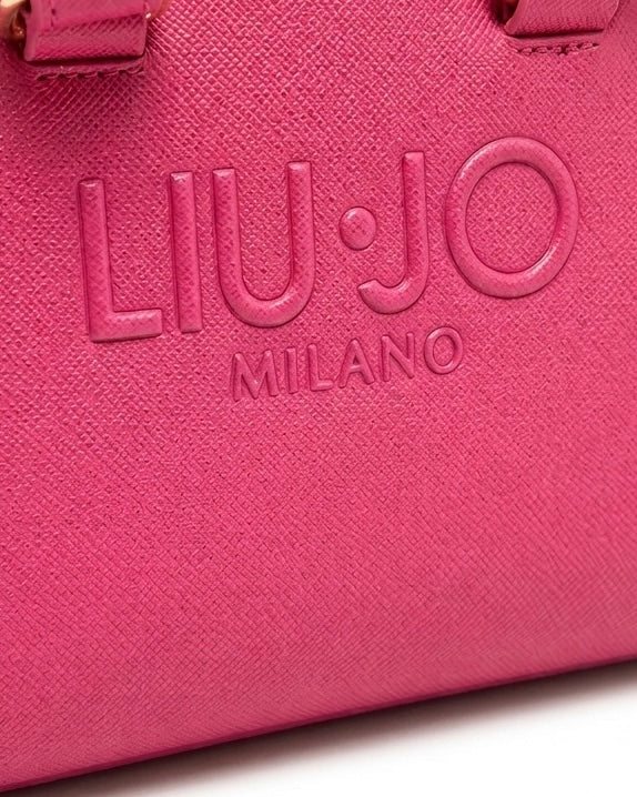 Borsa a mano rigida Liu Jo fucsia acceso con logo grande "LIU·JO MILANO" impresso in rilievo sul davanti, doppi manici e scomparti superiori con cerniere dorate-dettaglio logo.
