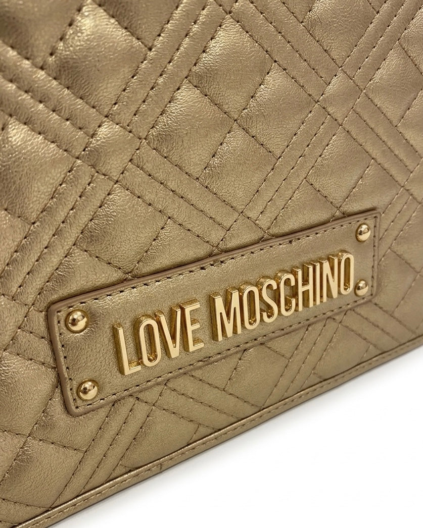 Borsa a spalla Love Moschino oro metallizzato con trapuntatura geometrica e tracolla a catena dorata-logo.