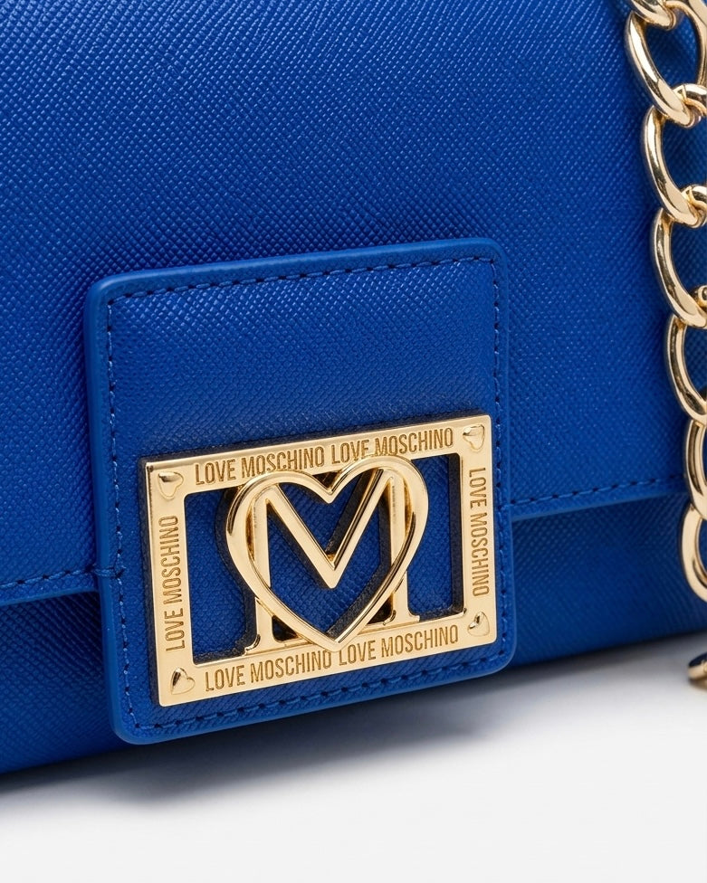 Borsa a spalla Love Moschino blu elettrico con maxi catena dorata e placca logo frontale - Buttò Calzature-logo.