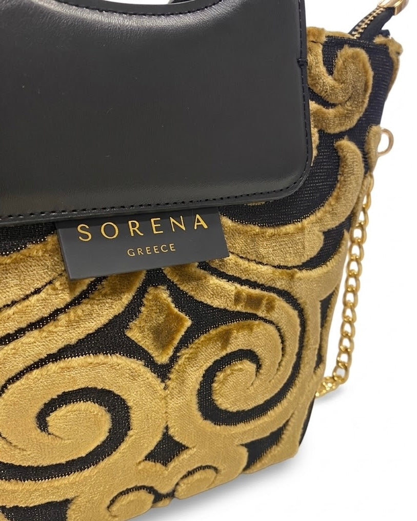 Borsa a mano e tracolla Sorena prodotta in Grecia in tessuto jacquard vellutato oro e nero con manici neri e catena dorata - Buttò Calzature - logo.