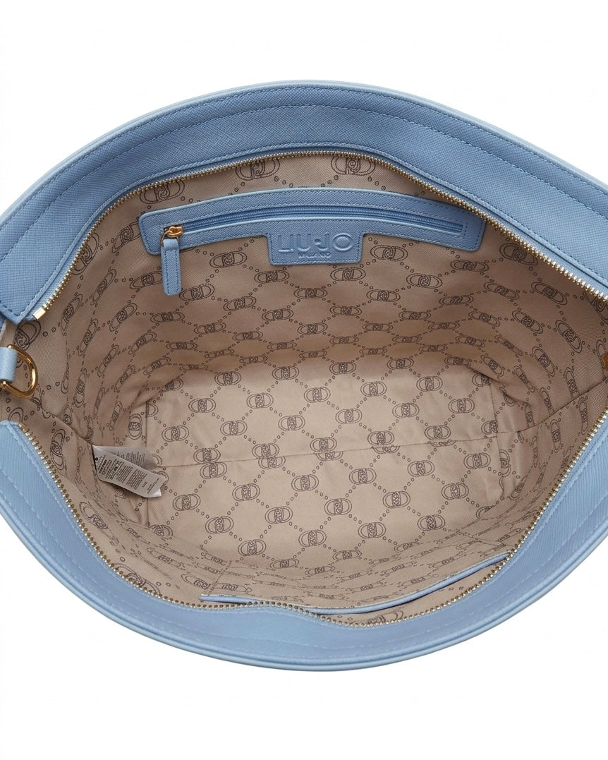 Borsa a spalla Liu Jo color azzurro polvere in trama saffiano con logo "Liu Jo Milano" a rilievo e doppi manici lunghi-interno.