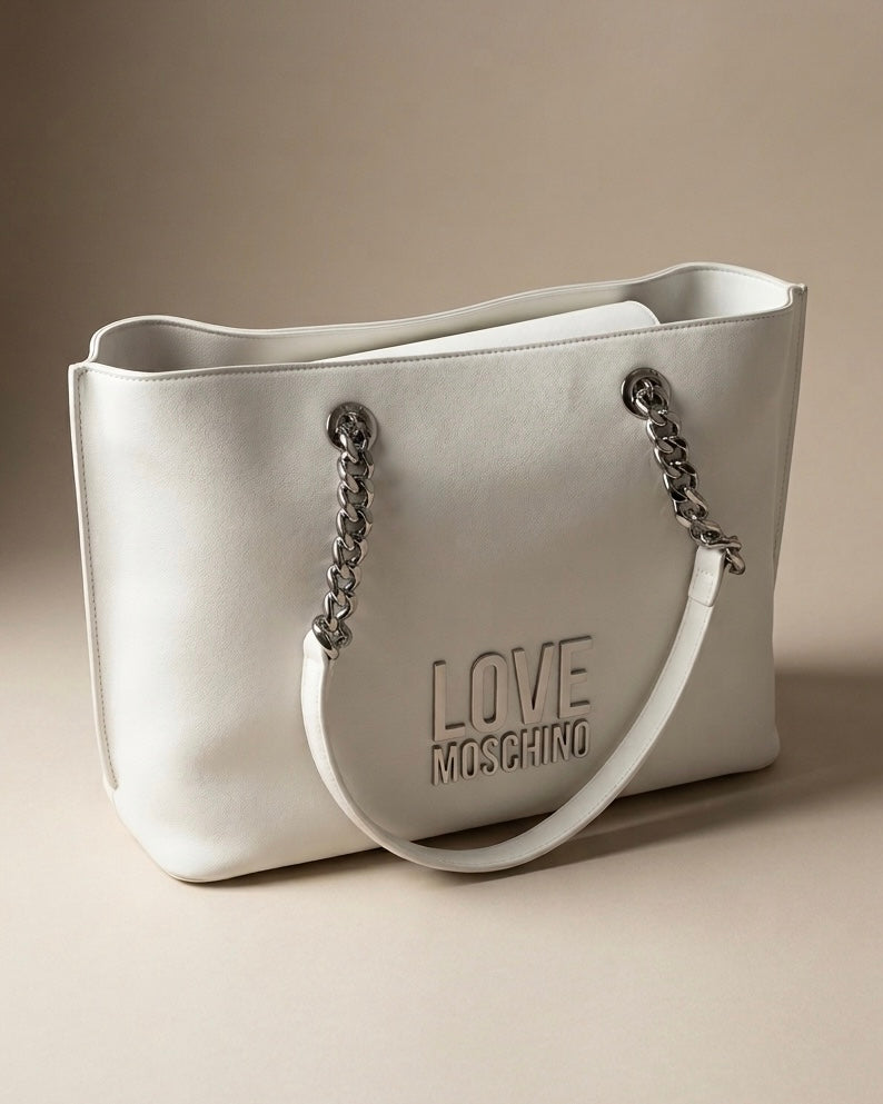 Borsa shopping donna Love Moschino bianca con logo in metallo argentato in rilievo e manici a catena silver.