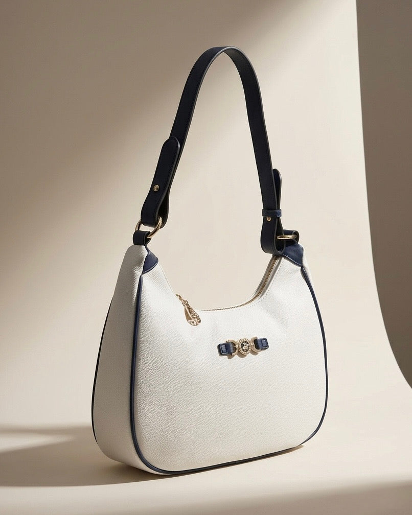 Borsa a spalla modello hobo Beverly Hills Polo Club color avorio panna con profili e manico blu notte a contrasto e logo dorato - Buttò Calzature.