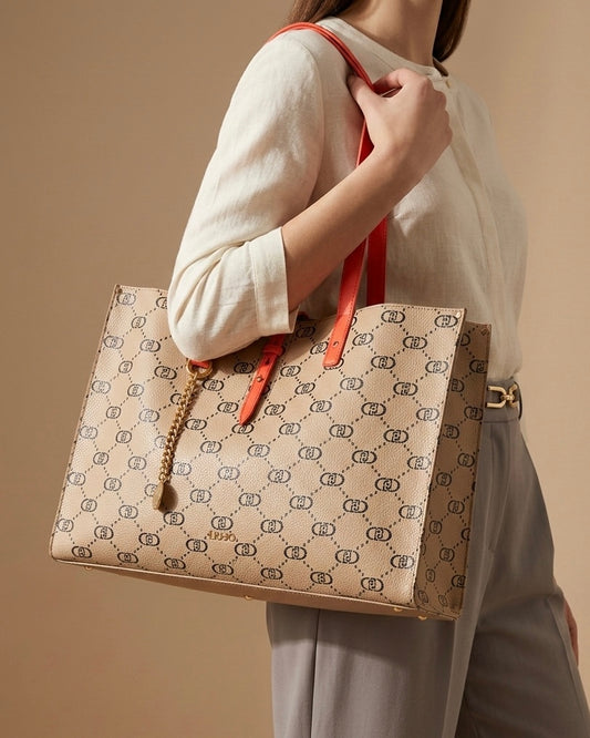 Borsa Liu Jo monogram beige con finiture arancio-indossata.