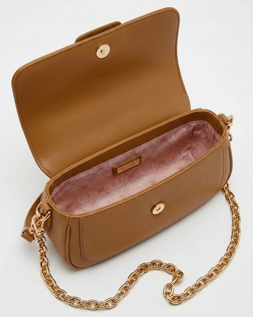 Borsa a spalla Liu Jo color cuoio/marrone con catena dorata e chiusura metallica con logo LJ-interno.