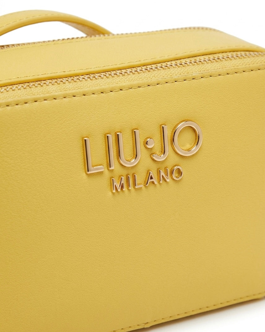Borsa a tracolla Liu Jo camera bag gialla in similpelle saffiano con doppia zip e logo dorato - Buttò Calzature-dettaglio logo.