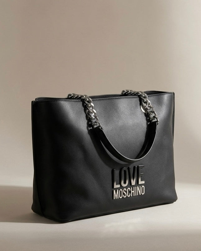 Borse Love Moschino shopping bag nere con manici a catena argentata e maxi logo metallico frontale.
