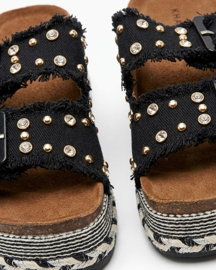 Ciabatte basse platform nere a doppia fascia con effetto sfilacciato, fibbie regolabili e strass brillanti - Buttò Calzature - dettaglio.