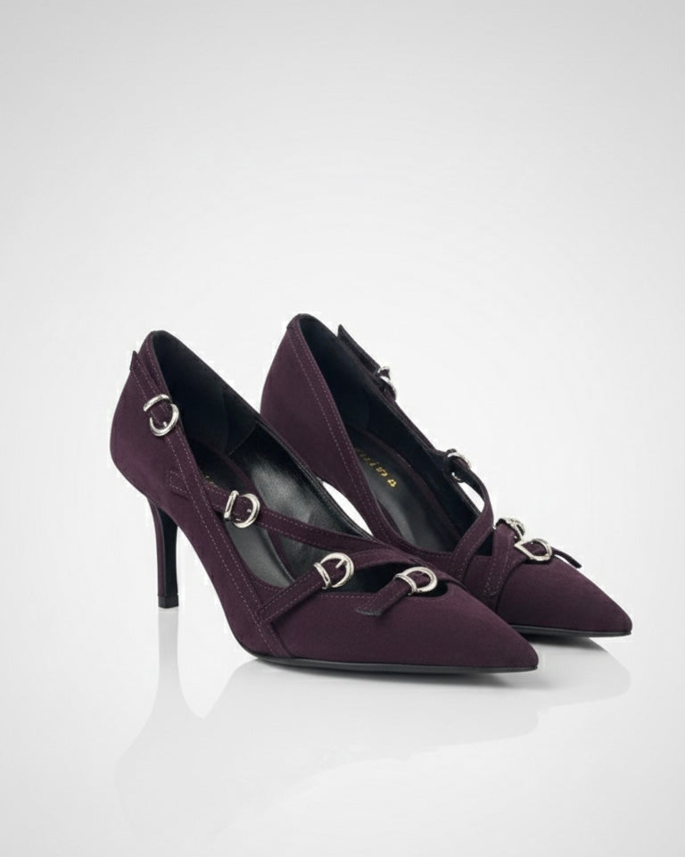 Scarpe décolleté vinaccio scamosciate a punta con triplo cinturino alla caviglia e tacco a spillo.