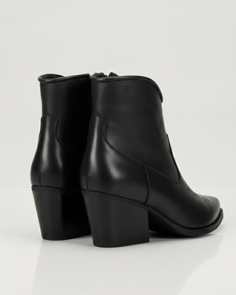 Stivaletti texani Divine Follie in pelle nera con impunture decorative sulla punta e tacco cubano - retro tacco.