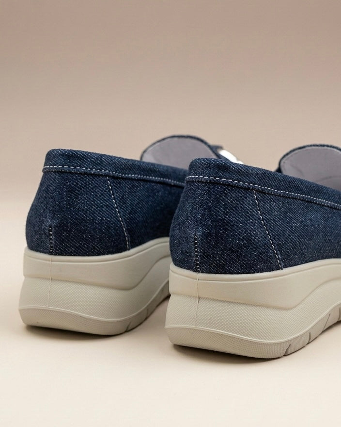 Mocassini iMac in Tessuto Denim Blu con Morsetto Argento e Suola Comfort