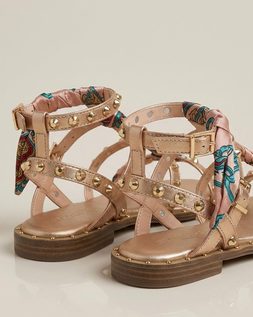 Sandali bassi stile schiava color oro con borchie dorate e nastro intrecciato con fantasia multicolor - Buttò Calzature - retro.