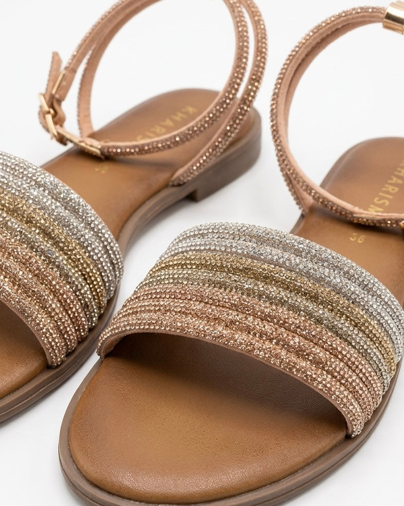 Sandali bassi con pianta cuoio e fascia a listini multipli sfumati in oro rosa, platino e argento con micro-strass luminosi e cinturino alla caviglia - Buttò Calzature - dettaglio.