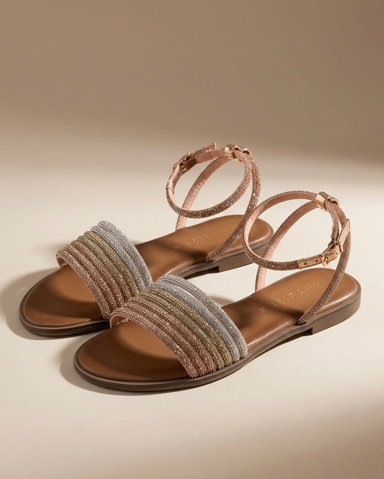 Sandali bassi con pianta cuoio e fascia a listini multipli sfumati in oro rosa, platino e argento con micro-strass luminosi e cinturino alla caviglia - Buttò Calzature.