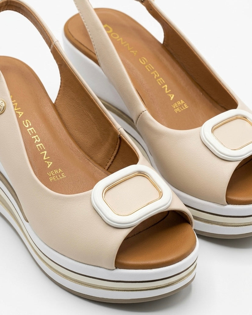 Sandali Donna Serena in vera pelle panna con maxi fibbia quadrata e speciale sottopiede in memory foam per il massimo comfort-dettaglio.