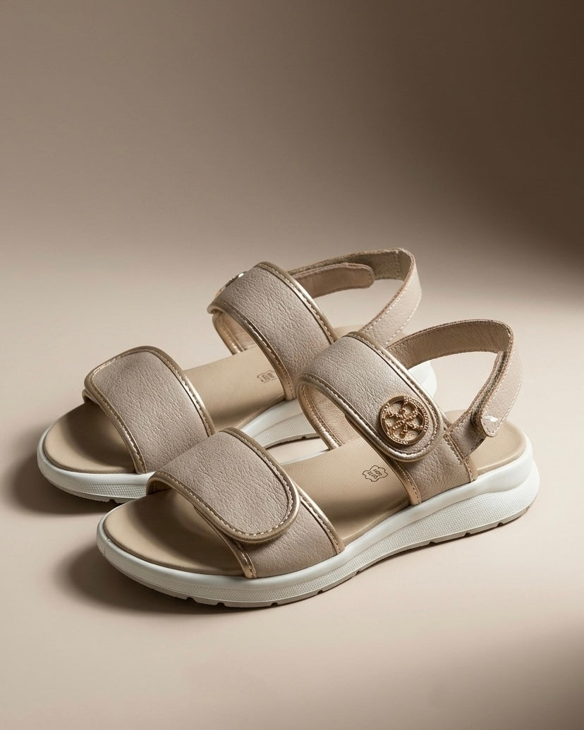 Sandali donna Igi&Co in pelle beige e oro con doppie fasce a strappo e suola ammortizzata bianca - Buttò Calzature.