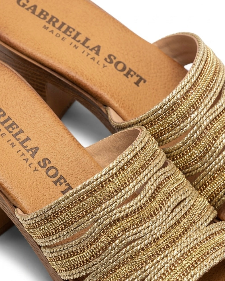 Sandali sabot color bronzo con tacco largo medio e pianta cuoio con fascia a listini sottili e micro-strass luminosi - Buttò Calzature - dettaglio.