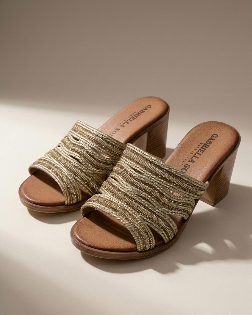 Sandali sabot color bronzo con tacco largo medio e pianta cuoio con fascia a listini sottili e micro-strass luminosi - Buttò Calzature.