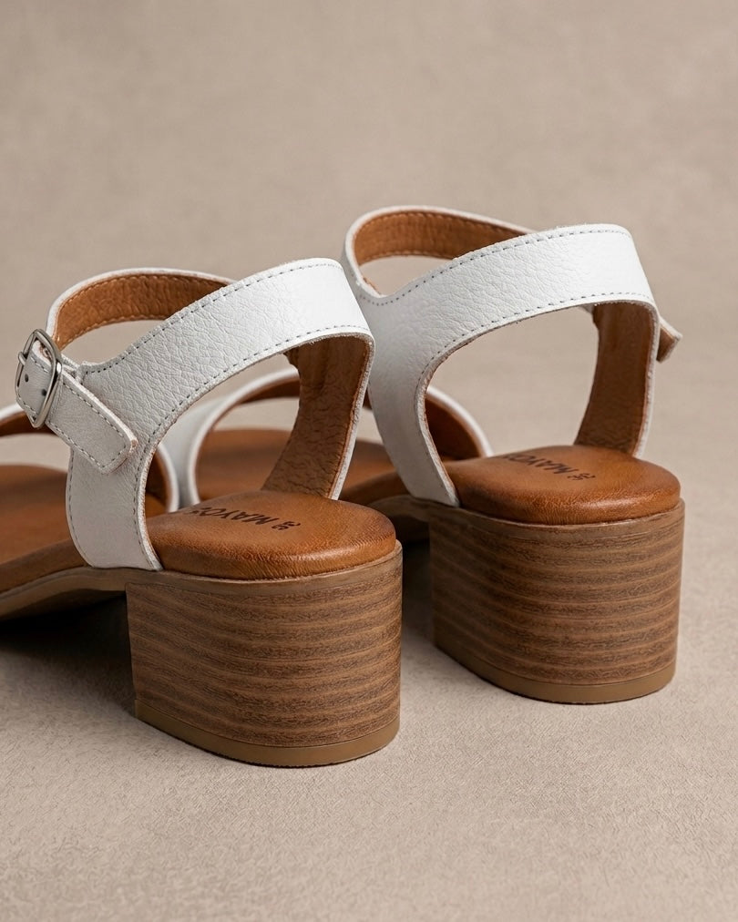 Sandalo donna in vera pelle bianca a fascia larga liscia con tacco medio squadrato effetto legno e plantare memory foam Buttò Calzature-retro.