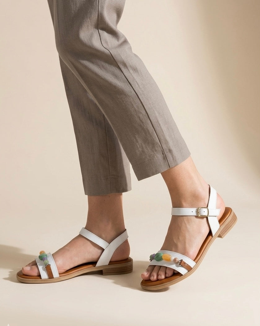 Sandalo basso donna in vera pelle bianca con pietre colorate e plantare memory foam Buttò Calzature - indossate.