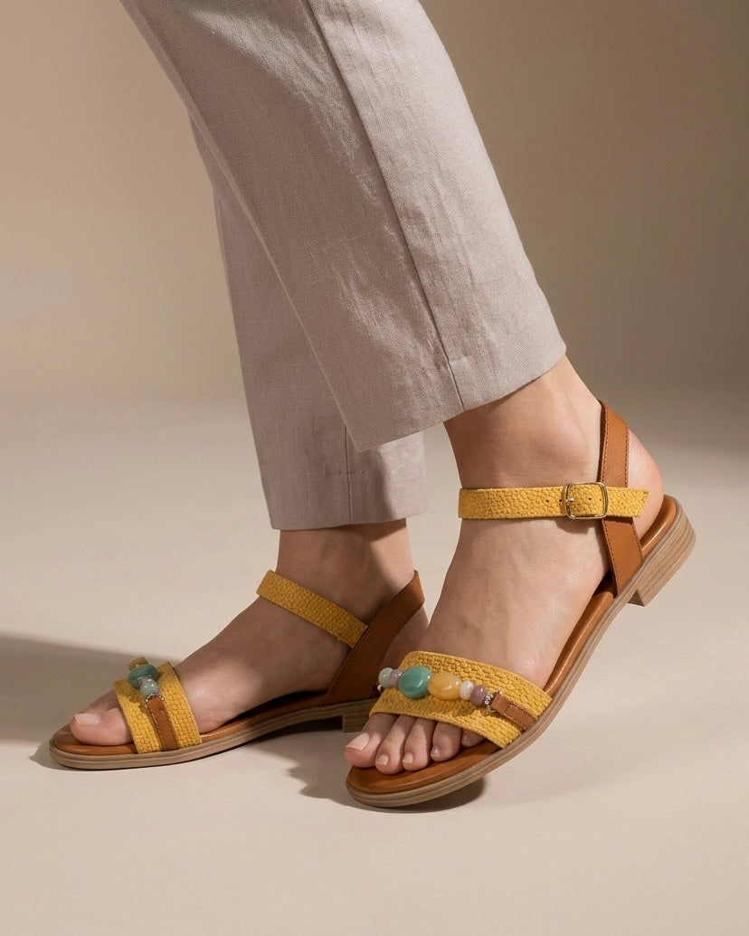 Sandalo basso donna in vera pelle giallo ocra con trama intrecciata pietre colorate e plantare memory foam Buttò Calzature - indossate.