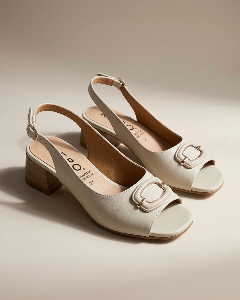 Sandali donna REPO slingback in pelle avorio con fibbia oro e tacco largo effetto legno, vista laterale qualità editoriale.