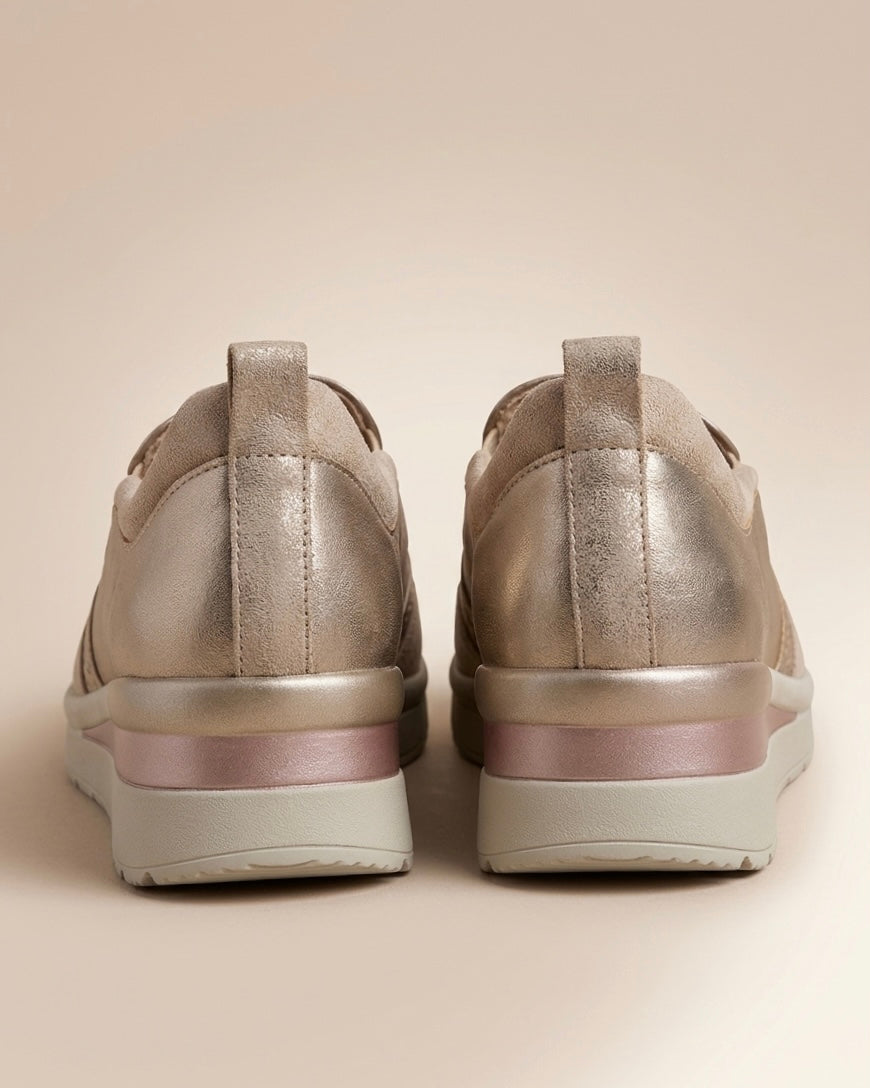 Scarpe slip-on donna Stonefly color bronzo metallizzato con tomaia traforata a laser, inserti elastici laterali e suola platform chiara-retro.