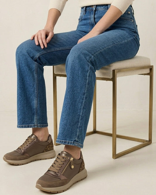 Sneakers donna IMAC colore bronze e fango con doppia chiusura zip e lacci e dettagli animalier su sfondo bianco-modella