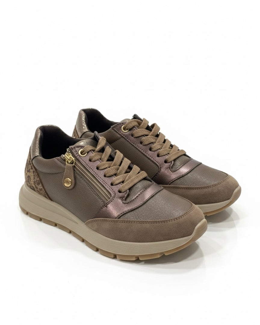 Sneakers donna IMAC colore bronze e fango con doppia chiusura zip e lacci e dettagli animalier su sfondo bianco.