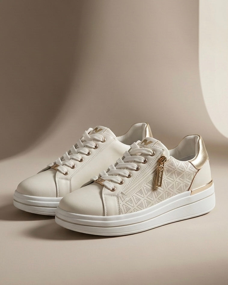 Sneakers da donna brand Valleverde color panna e bianco, con tomaia traforata al laser, inserti oro platino sul tallone e pratica zip laterale.