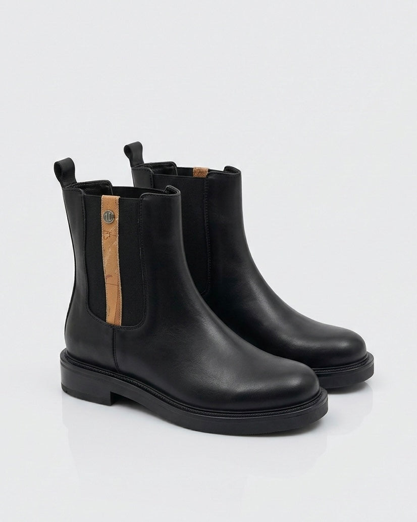 Stivaletto Chelsea da donna in pelle nera Alviero Martini 1ª Classe con dettaglio elastico Geo Classic laterale.