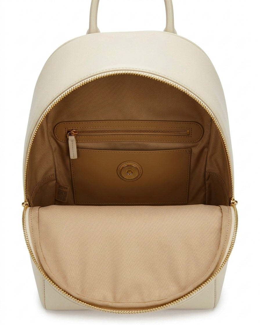 Zaino Love Moschino color beige sabbia con logo in rilievo, dettaglio cuore e spallacci logati-interno.